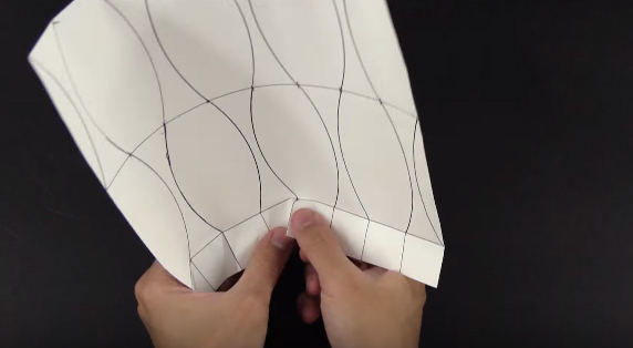 Cách xếp lọ hoa giấy theo phong cách Origami - bước 3