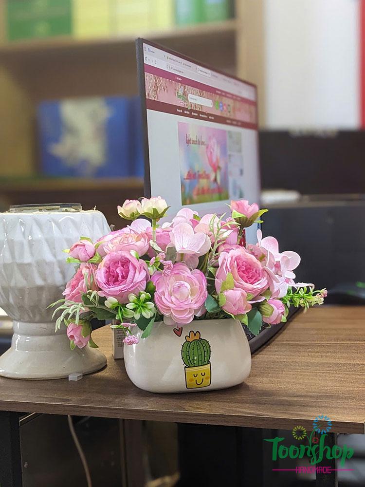 Bình hoa để bàn làm việc