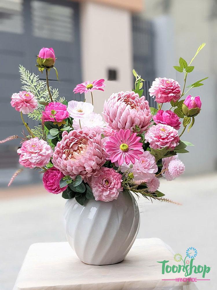 Bình hoa lụa để bàn tone màu hồng