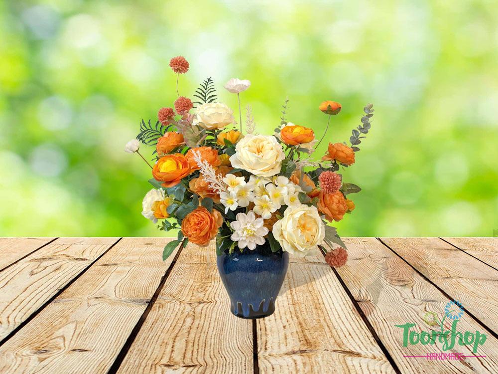 Bình hoa lụa màu cam vàng sang trọng lịch lãm