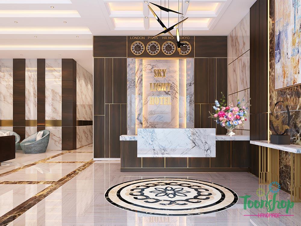 Bình hoa lụa mix màu bầy tại sảnh khách sạn