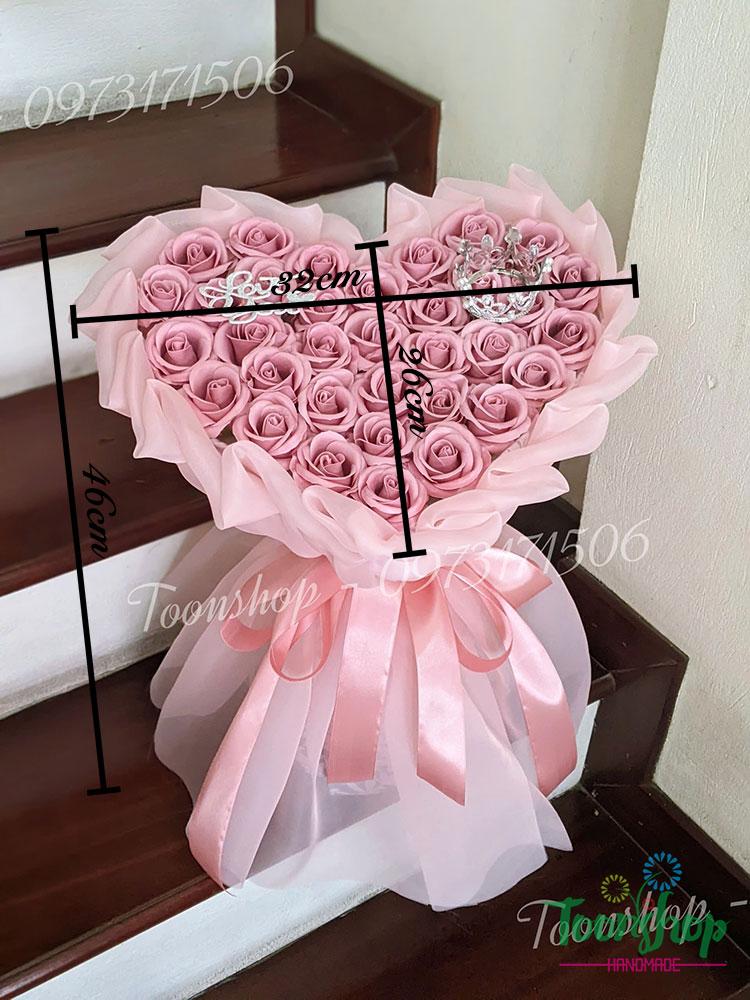 Kích thước bó hoa hồng sáp trái tim 40 bông