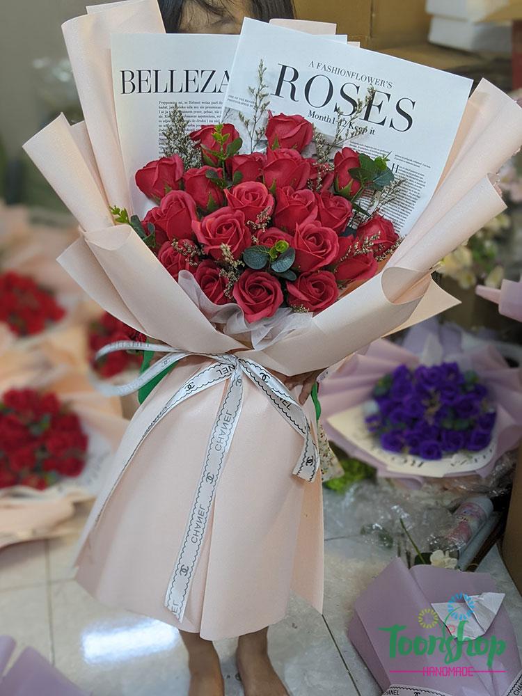Bó hoa hồng sáp đẹp theo phong cách hiện đại