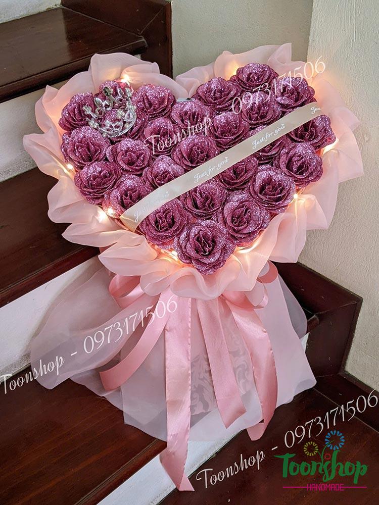 Bó hoa trái tim 28 bông nhũ nude voan hồng