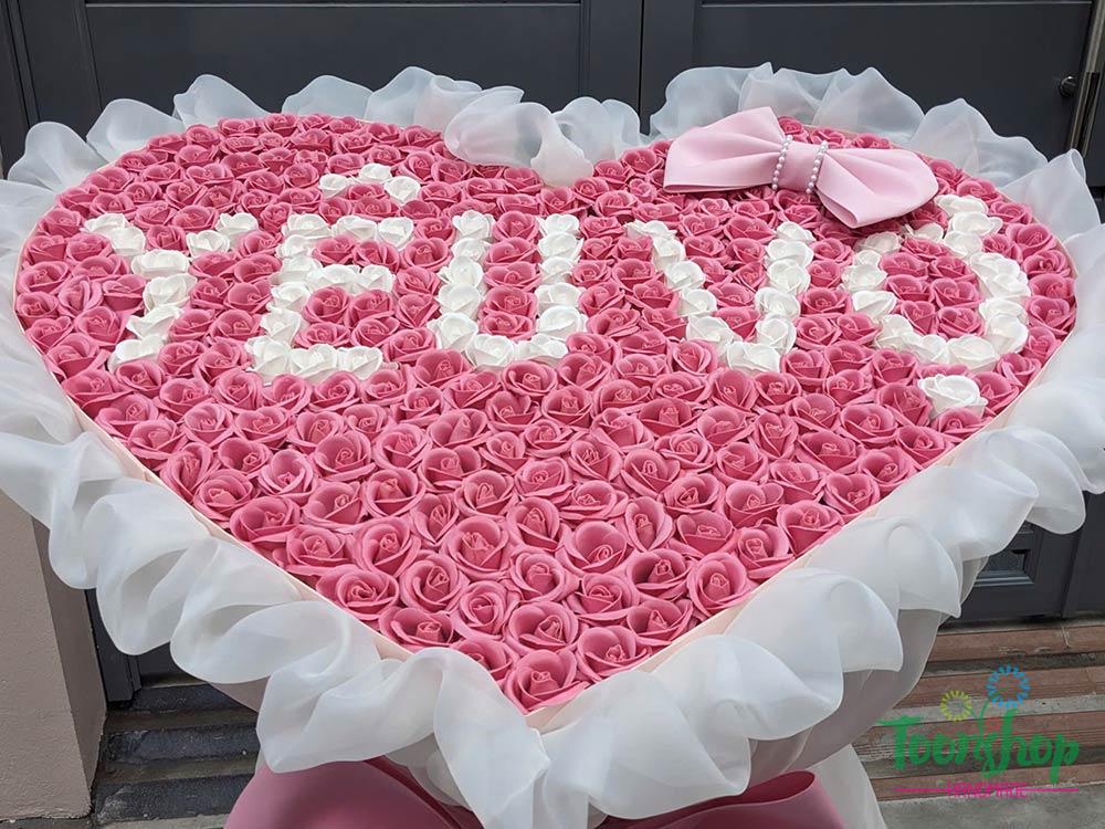 Bề mặt bó hoa sáp trái tim 400 bông