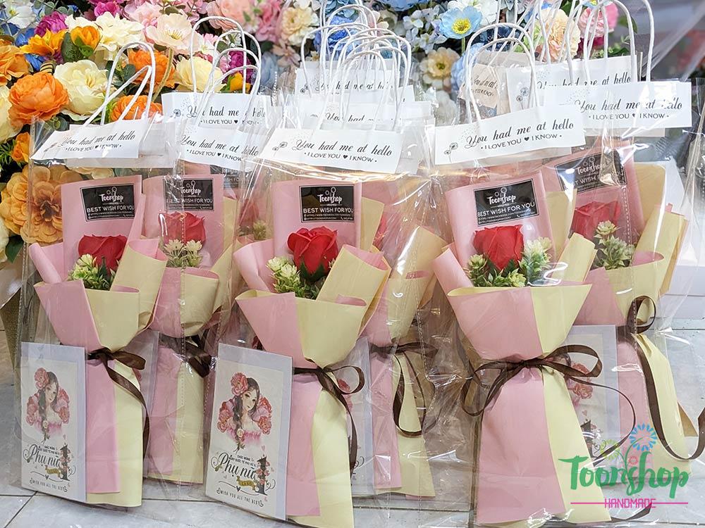 Bó hoa sáp đơn 1 bông kèm túi thiệp mẫu số 01