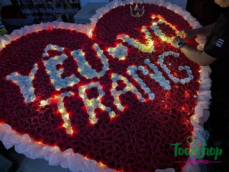 Bó hoa được trang trí đèn led đẹp lung linh