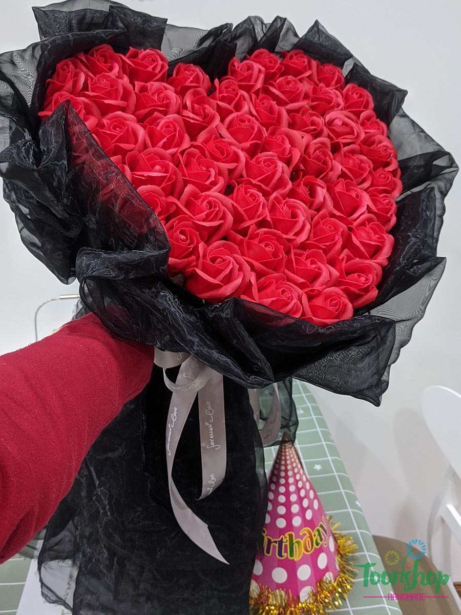 Bó hoa hồng đỏ hình trái tim 50 bông  Tình yêu muôn thuở