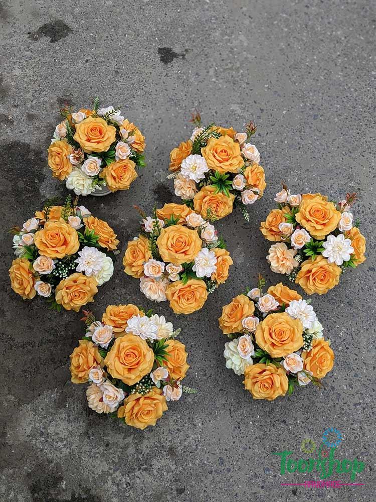 Hoa để bàn hội nghị