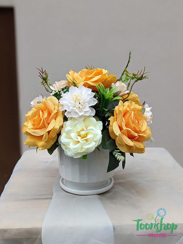 Chậu hoa để bàn chất liệu hoa lụa màu cam