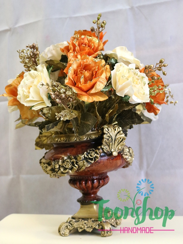 Chậu hoa hồng kim tuyến