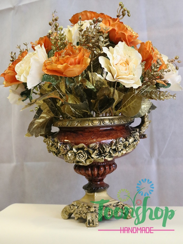 Chậu hoa hồng kim tuyến