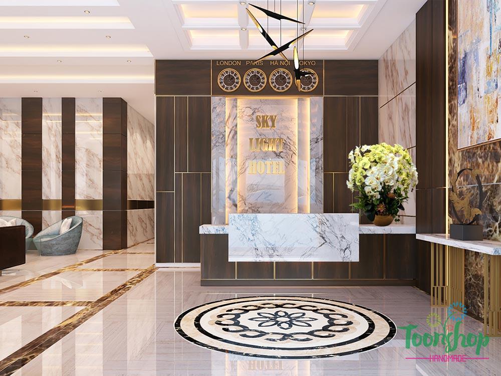 Phối cảnh bình lan hồ điệp xanh bơ đặt trên quầy lễ tân