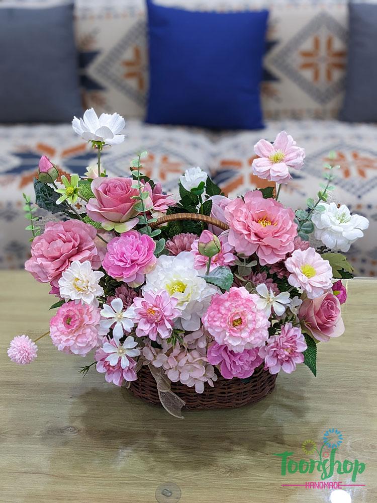 Giỏ hoa lụa tặng sếp phù hợp cho cả nam và nữ