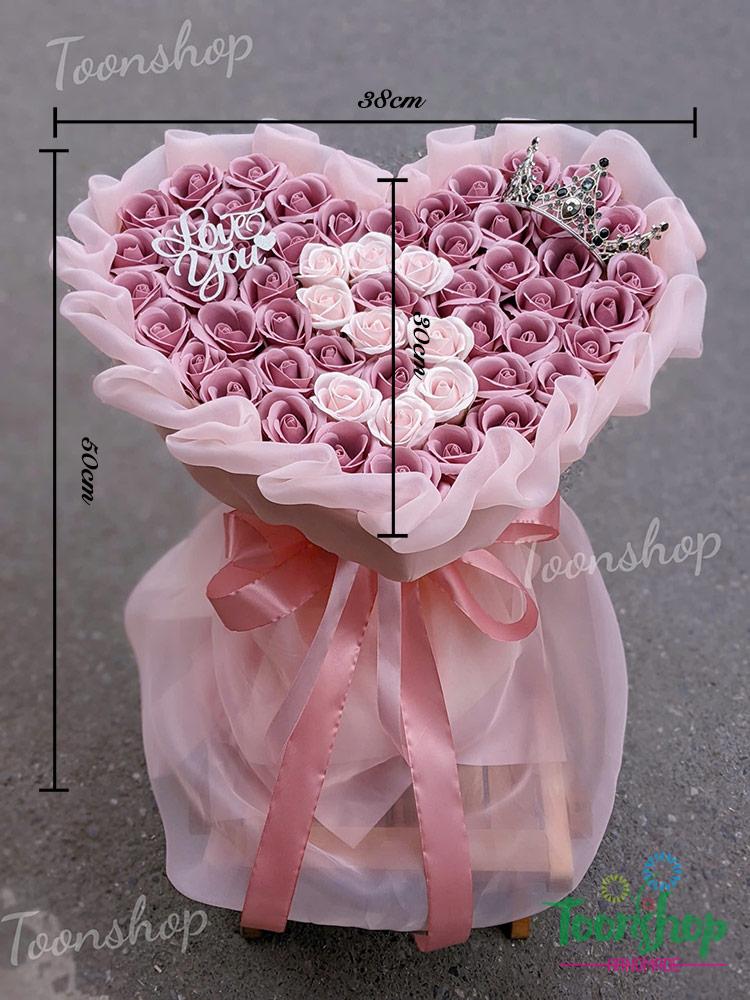 Kích thước bó hoa hồng sáp trái tim 70 bông