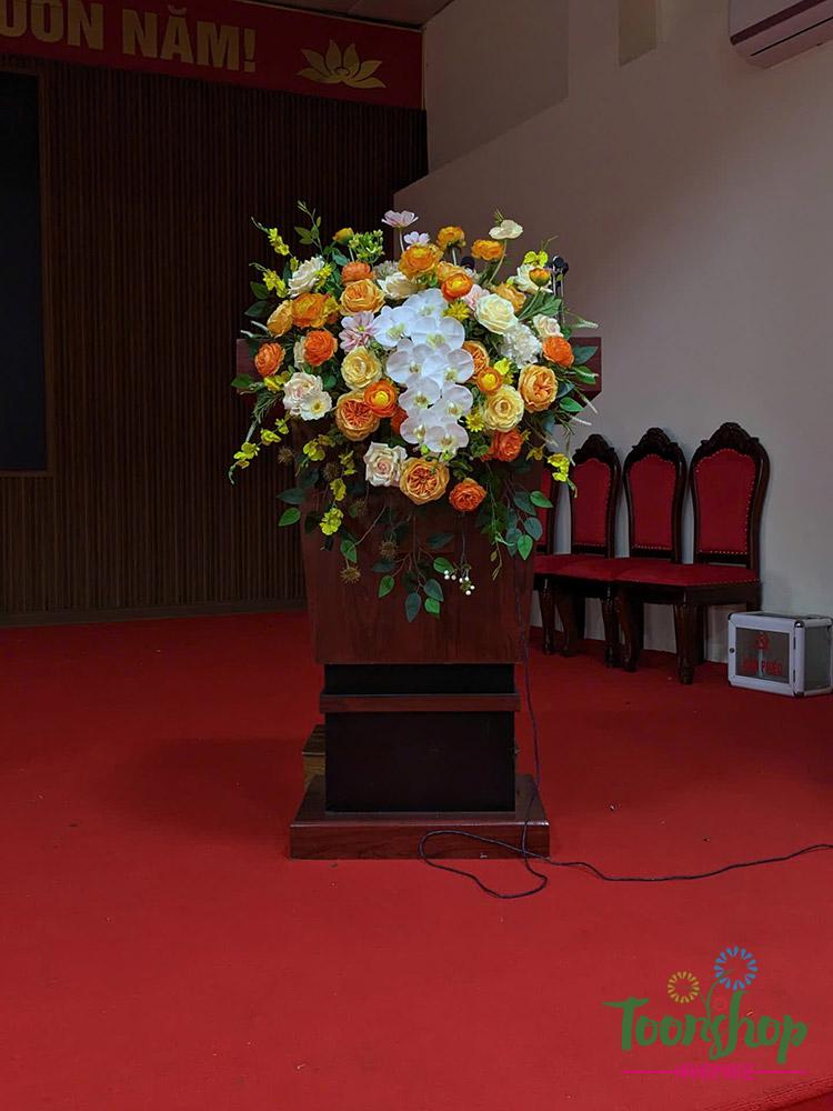 lẵng hoa để bục phát biểu