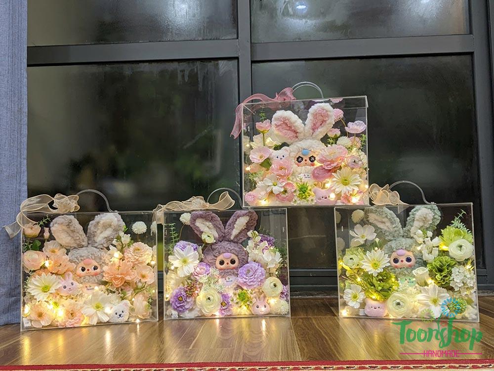 Hộp hoa baby three thỏ thị trấn lộng lẫy với ánh đèn nháy