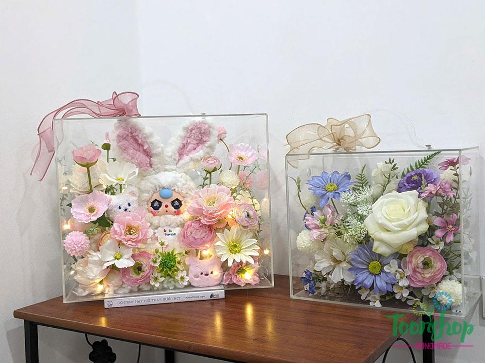 Mẫu hộp hoa Baby Three Thỏ thị trấn màu trắng mắt ướt