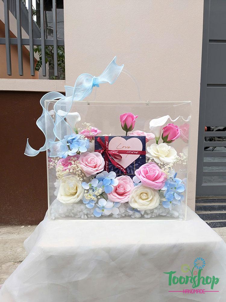 Hộp hoa mi ca trong suốt kèm quà tặng