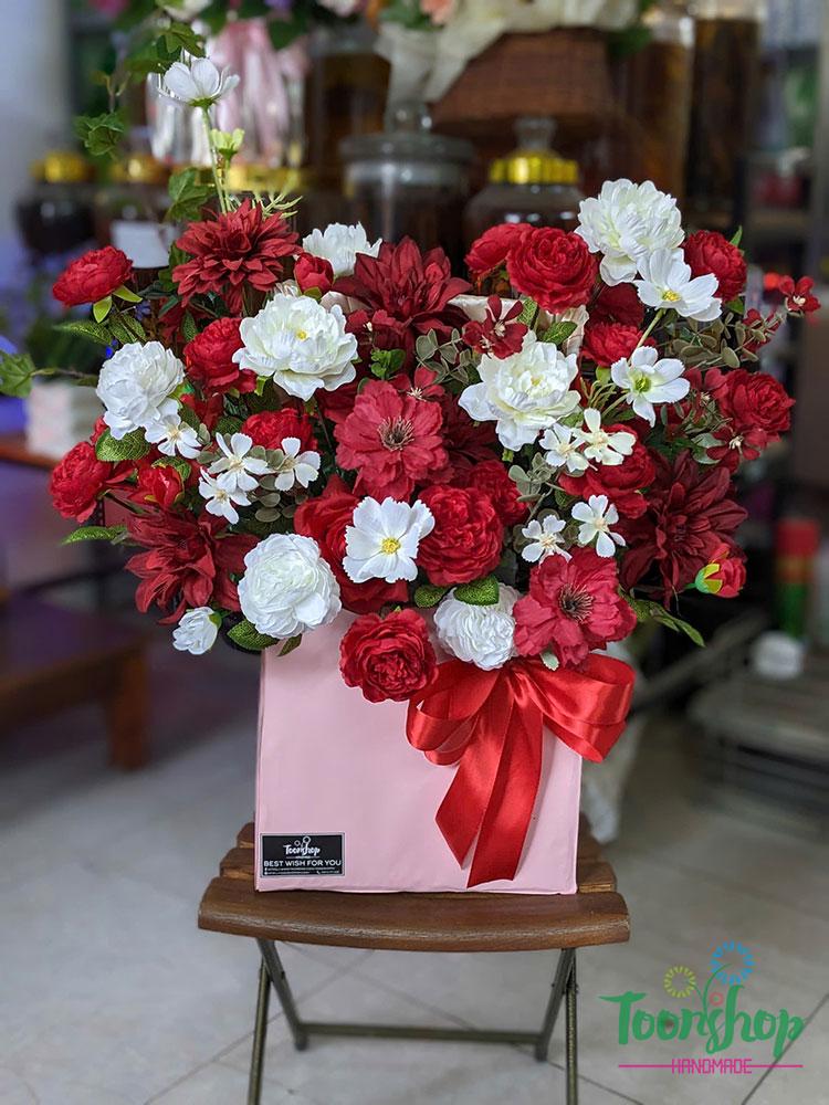 Lăng hoa lụa chúc mừng phù hợp cho mọi đối tượng