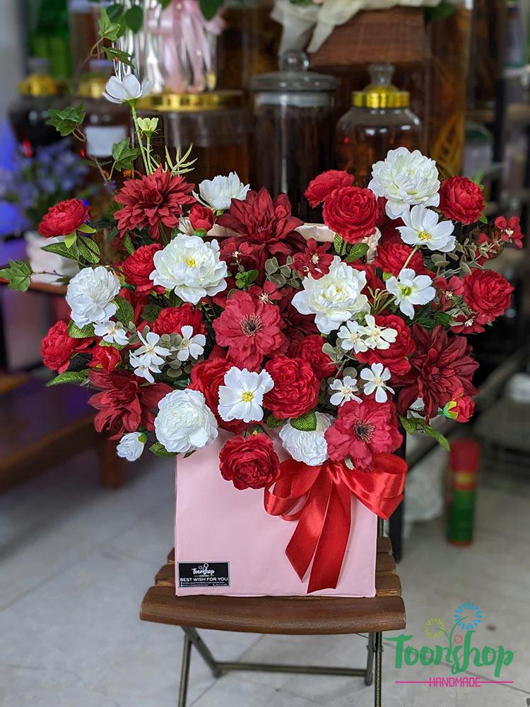 Lăng hoa lụa chúc mừng màu đỏ