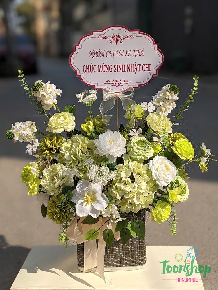Lẵng hoa chúc mừng sinh nhật màu xanh cốm