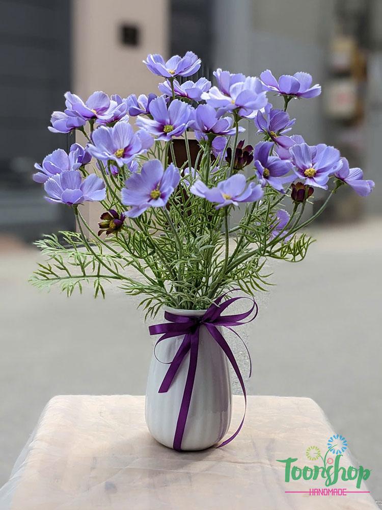 Bình hoa xánh bướm màu tím