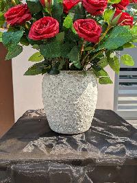 Bình hoa hồng màu đỏ chất liệu hoa lụa cao cấp