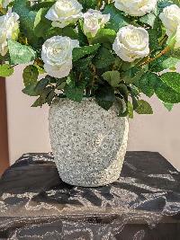 Bình hoa hồng màu trắng chất liệu hoa lụa cao cấp