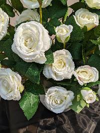 Bình hoa hồng màu trắng chất liệu hoa lụa cao cấp