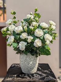 Bình hoa hồng màu trắng chất liệu hoa lụa cao cấp