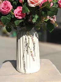 Bình hoa đề bàn giáo viên chất liệu hoa lụa