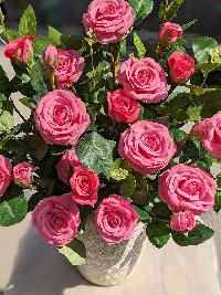 Bình hoa hồng màu hồng chất liệu hoa lụa