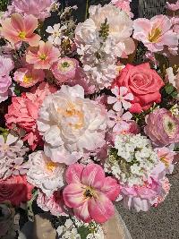 Bình hoa lớn trang trí phòng khách