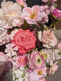 Bình hoa lớn trang trí phòng khách