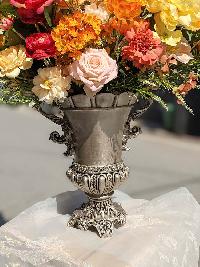 Bình hoa lụa để phòng khách màu cam