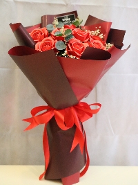 Bó hồng giấy 18 bông đỏ tươi 02