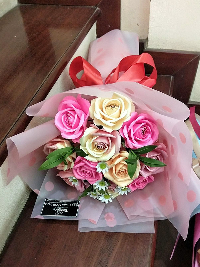 Bó hoa hồng giấy thơ ngây tình hồng