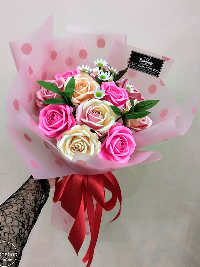 Bó hoa hồng giấy thơ ngây tình hồng