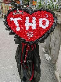 Bó hoa hồng sáp trái tim 120 bông màu đỏ voan đen