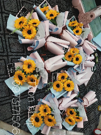 Bó hoa hướng dương sáp 3 bông