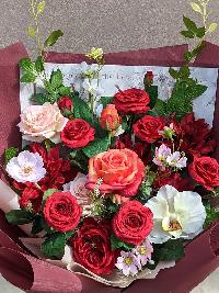 Bó hoa lụa cao cấp mẫu mới tone màu đỏ