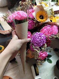 Bó hoa hồng xoắn giấy nhún 1 bông