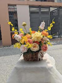 Giỏ hoa lụa tone vàng cỡ vừa mừng khai trương, tân gia