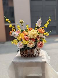 Giỏ hoa lụa tone vàng cỡ vừa mừng khai trương, tân gia
