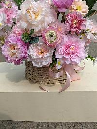 Giỏ hoa đẹp cỡ vừa mẫu mới chất liệu hoa lụa nhập khẩu