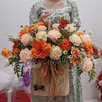 Giỏ hoa lụa vàng cam sang trọng