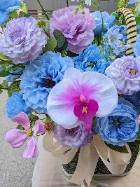 Lẵng hoa lụa mừng khai trương màu xanh biển mix tím