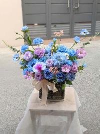 Lẵng hoa lụa mừng khai trương màu xanh biển mix tím