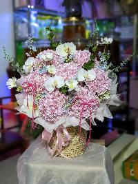 Giỏ hoa cẩm tú cầu tone màu hồng